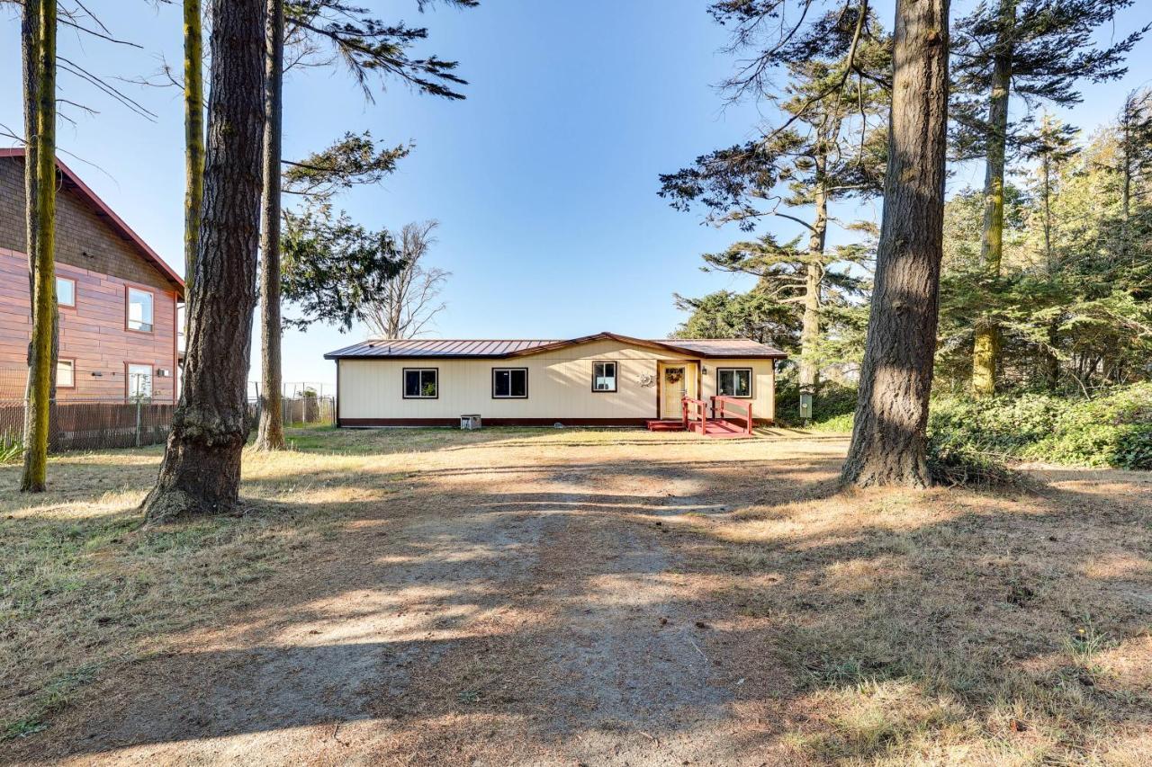 Oceanfront Port Angeles Home With Yard And Views! Bagian luar foto